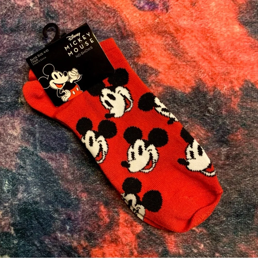 💜 Red Mickey Mouse No Show Socks - NWT - Picture 1 of 8